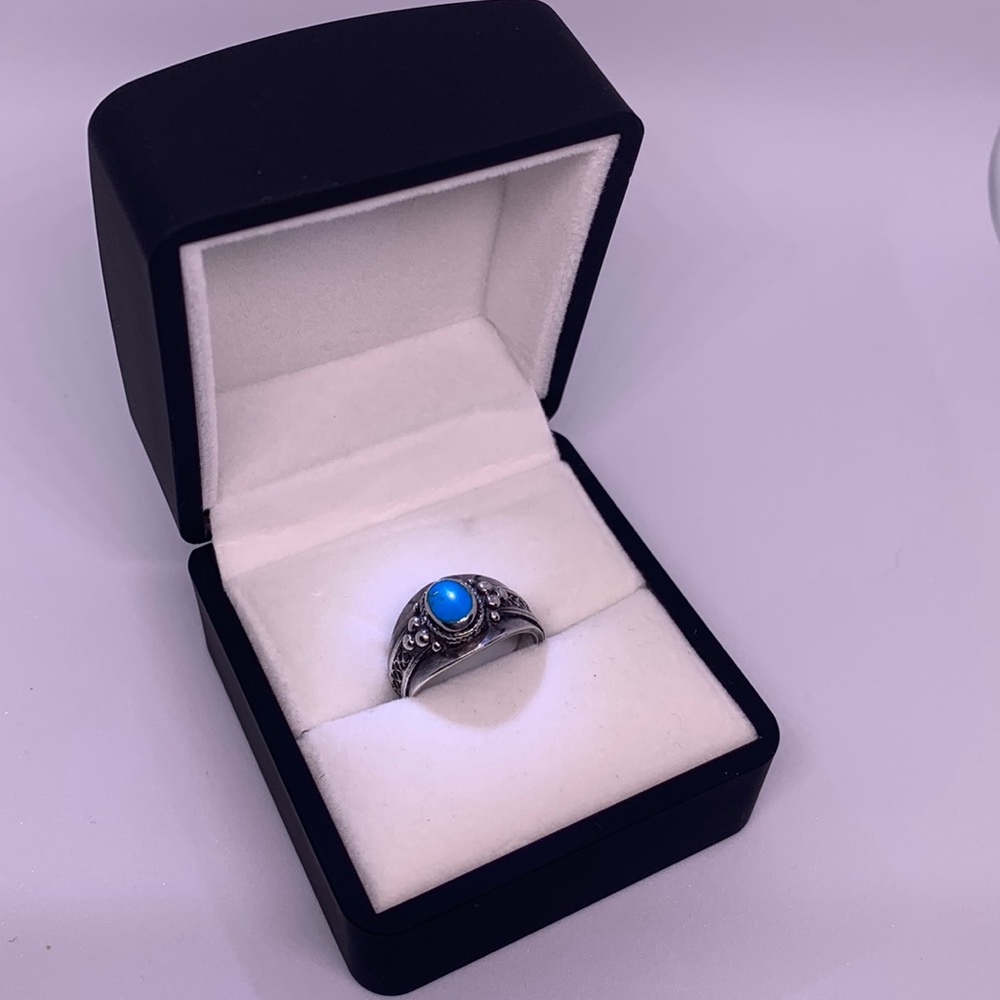 Turquoise ring sz 8. Decorative silver band